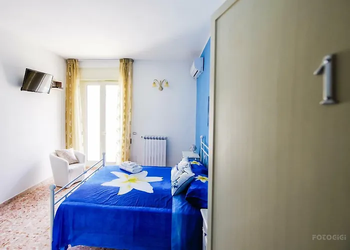 לינה וארוחת בוקר La Fenice Salentina אלציו